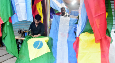 বিশ্বকাপ এলেই বাড়ে ব্যস্ততা