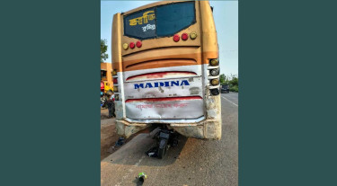 দাঁড়িয়ে থাকা বাসের পেছনে মোটরসাইকেলের ধাক্কা, নিহত ২