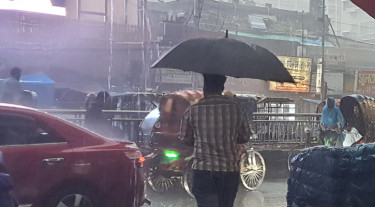 প্রখর রোদের পর এক পশলা বৃষ্টিতে স্বস্তি রাজধানীতে