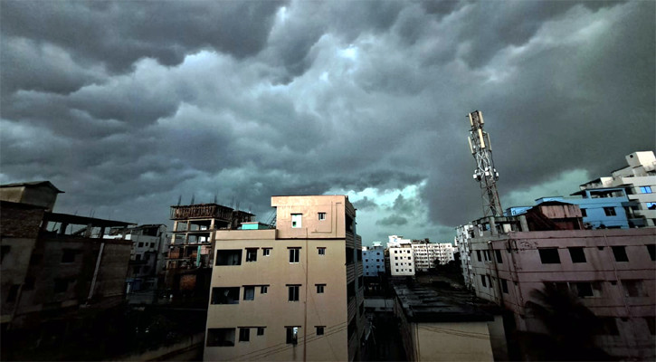 বৃষ্টিতে জনজীবনে স্বস্তি