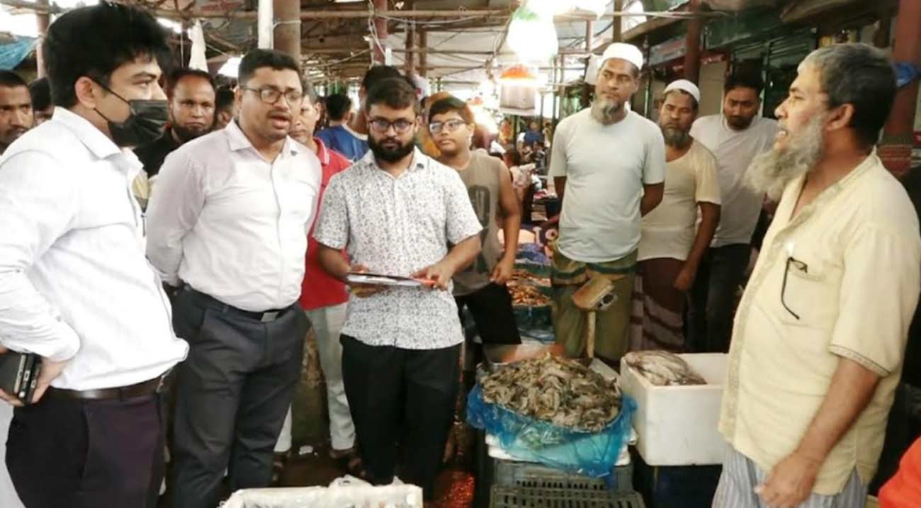 নোয়াখালীতে ১৪২ কেজি জেলিযুক্ত চিংড়ি জব্দ, ২ ব্যবসায়ীকে জরিমানা