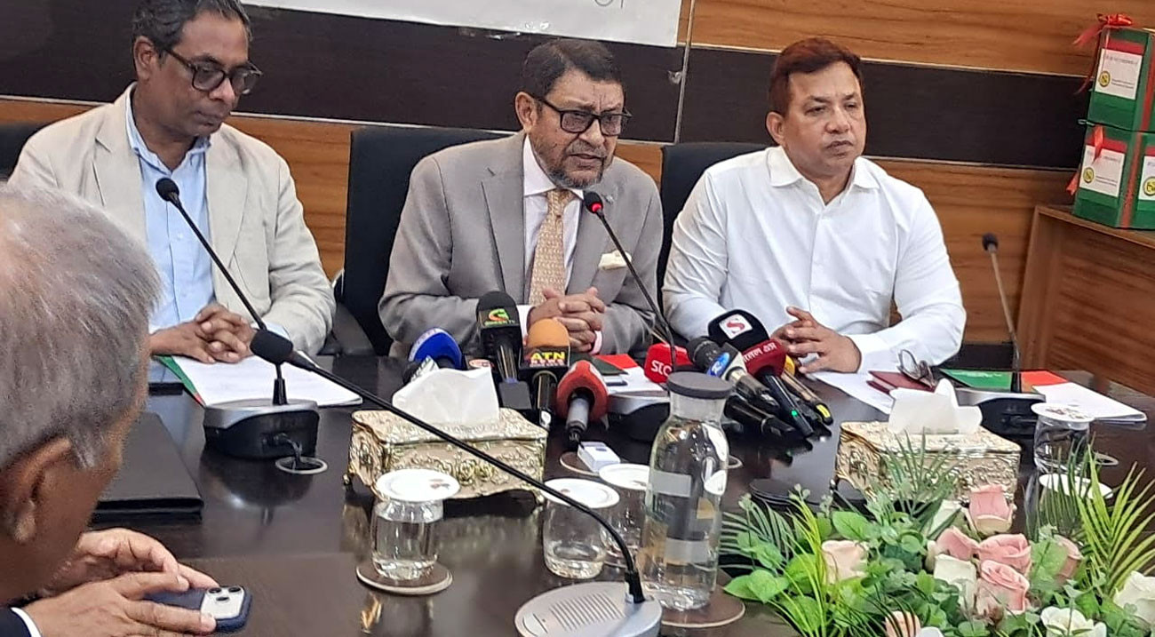 ডেঙ্গু মোকাবিলায় প্রস্তুতি জোরদার, ১ লাখ স্যালাইন পেল স্বাস্থ্য বিভাগ