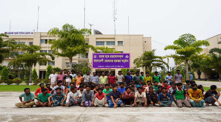 দীর্ঘদিন পরে দেশে ফিরল ভারতে আটককৃত ৯১ বাংলাদেশি জেলে