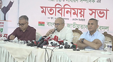 উচ্ছৃঙ্খল কথাবার্তা বলে রাজনীতিতে টেকা যায় না: মোনায়েম মুন্না