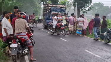টাঙ্গাইলে ট্রাক-পিকআপের সংঘর্ষে নিহত ৪