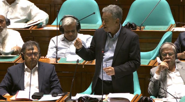 ইসলামী ব্যাংককে ফেইল করিয়ে রাজনৈতিক ফায়দা নেওয়ার চেষ্টা চলছে: অর্থমন্ত্রী
