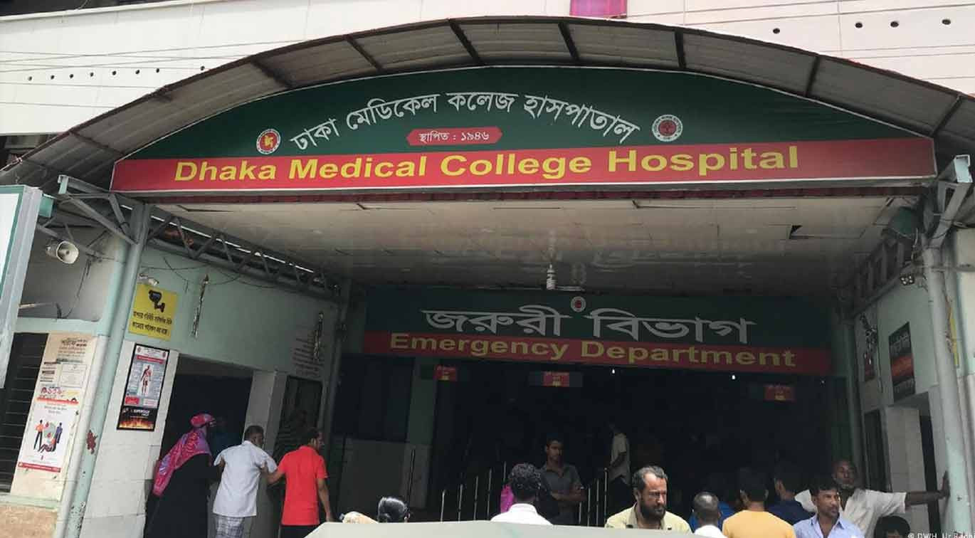 পচে গেল ২০ মরদেহ, চিকিৎসাসামগ্রীর সংকটে ঢাকা মেডিকেল