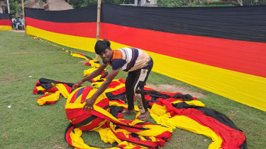 জার্মানির ওষুধে রোগ সেরেছে তাই ফুটবলে সে দেশের সমর্থক, বানালেন সাড়ে ৭ কিলোমিটার পতাকা