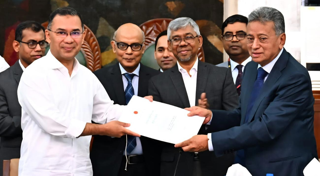 বিশ্বকাপ ফুটবল: স্মারক ডাকটিকিট উন্মোচন করলেন প্রধানমন্ত্রী