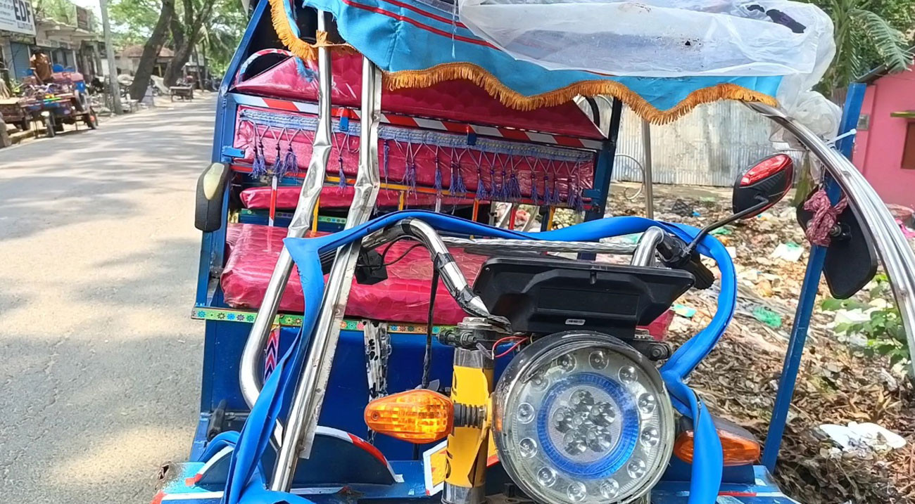 মাদারীপুরে পিকআপভ্যান-ইজিবাইক সংঘর্ষে নিহত ১