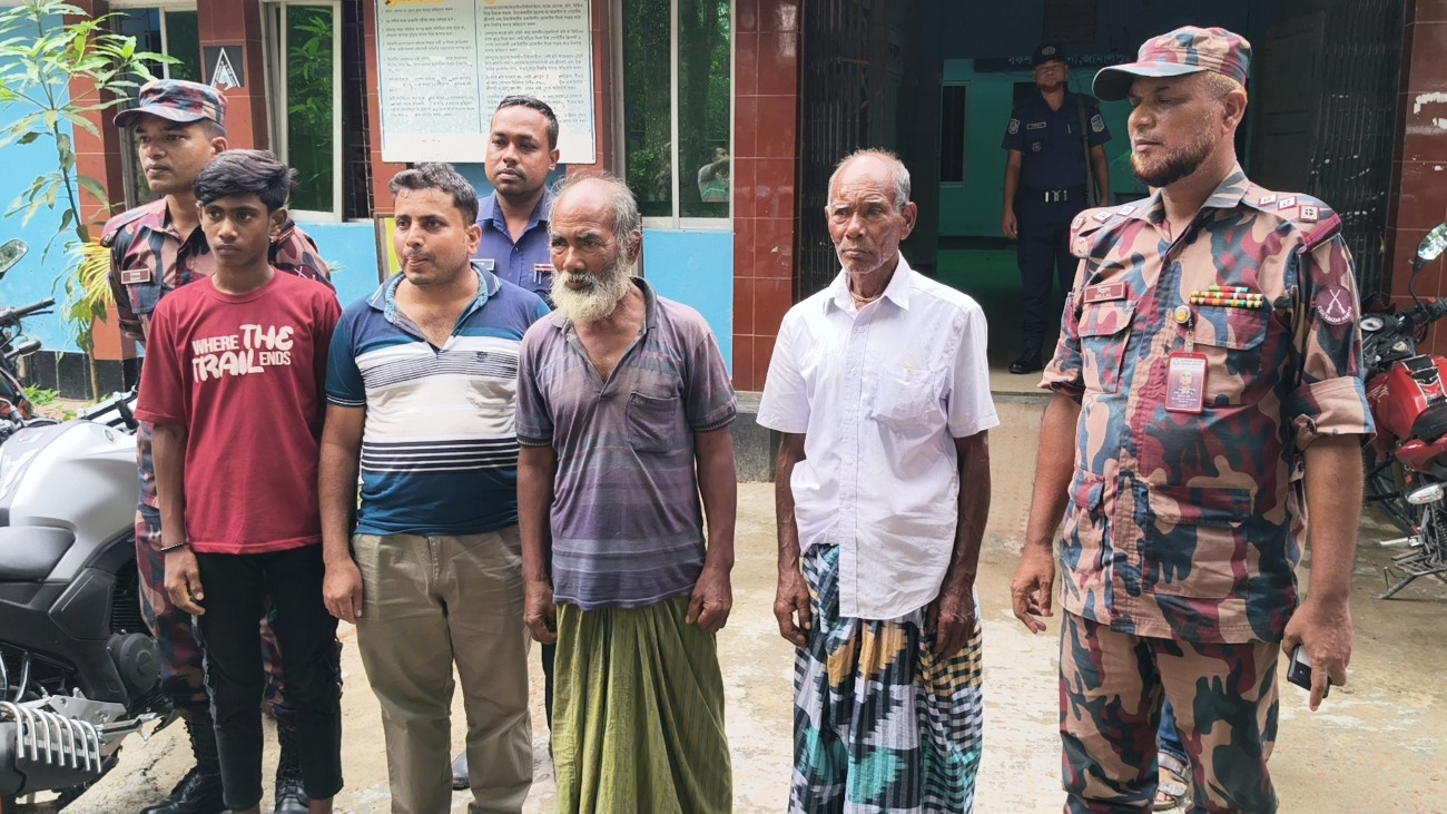 পরিবারে ফিরলেন সীমান্তের শূন্য রেখায় আটকে ষষ্ঠি চন্দ্র বর্মন