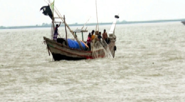 টানা ৫৮ দিনের নিষেধাজ্ঞা শেষে আজ মধ্যরাতে সাগরে নামবেন জেলেরা