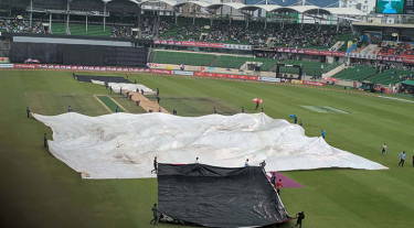 তাসকিনের জোড়া আঘাতের পর বৃষ্টি, অস্ট্রেলিয়াকে চাপে রেখে খেলা বন্ধ