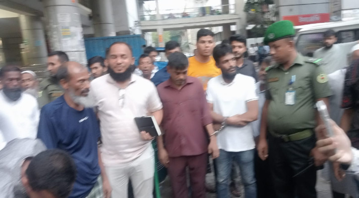 ঢামেকের নতুন ভবনে ইয়াবা বিক্রি, বরখাস্ত কর্মচারীসহ আটক ৪