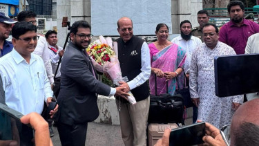 বেনাপোল সীমান্ত দিয়ে বাংলাদেশে এলেন দীনেশ ত্রিবেদী