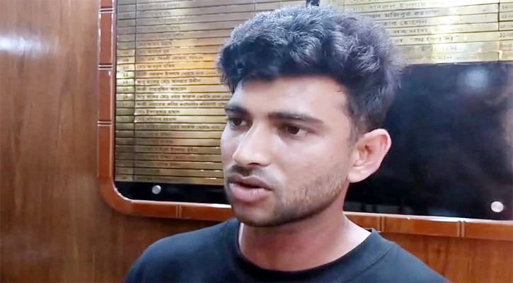 চট্টগ্রামে ক্রিকেটার নাঈম হাসানকে পুলিশের হেনস্তা