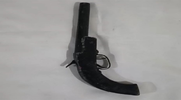 রাঙ্গুনিয়ায় পরিত্যক্ত অস্ত্র উদ্ধার