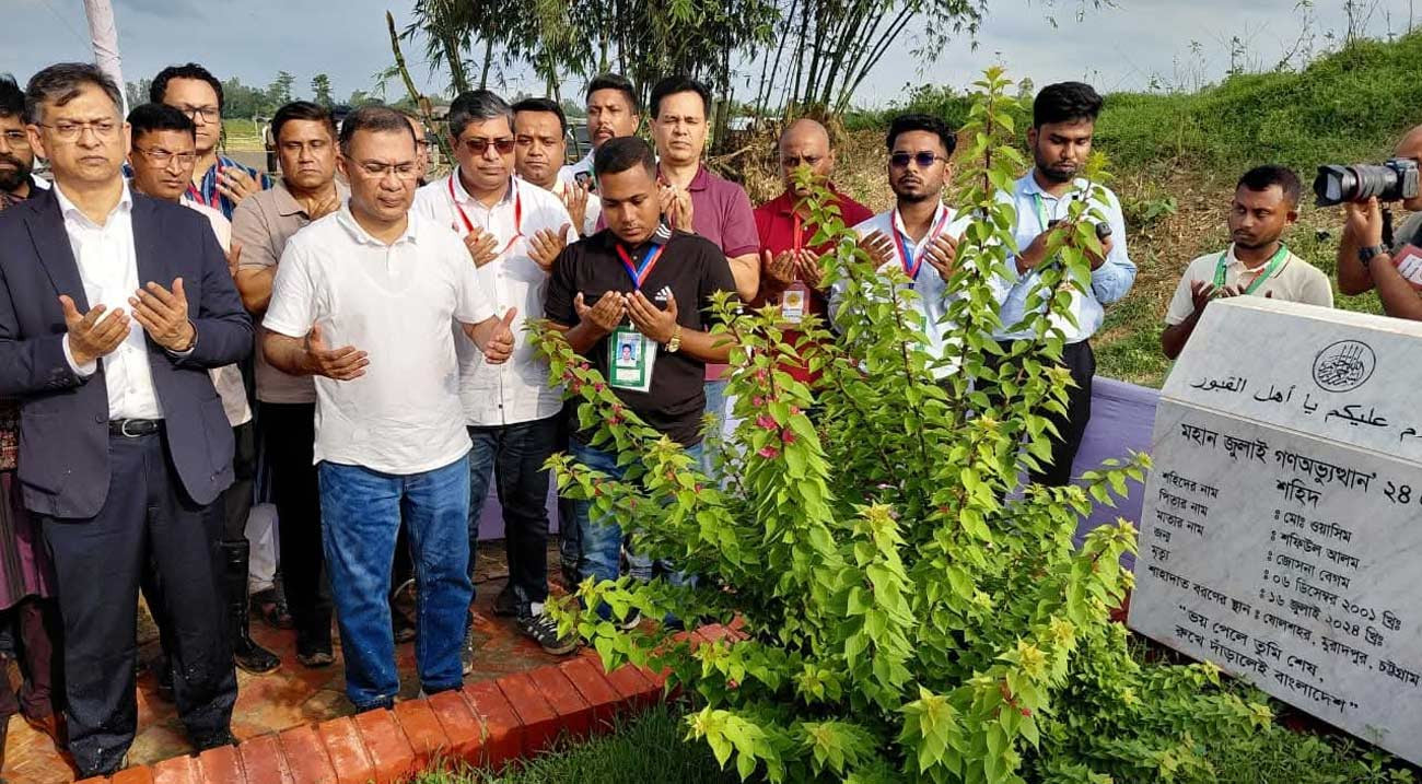 শহীদ ওয়াসিমের কবর জিয়ারত করলেন প্রধানমন্ত্রী, পরিবারকে দিলেন ২০ লাখ টাকার সঞ্চয়পত্র