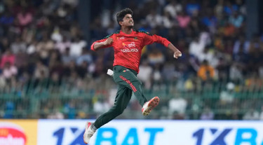 মিরাজকে নিয়ে অপেক্ষা, তৃতীয় ওয়ানডের দলে যোগ দিলেন শেখ মাহেদী