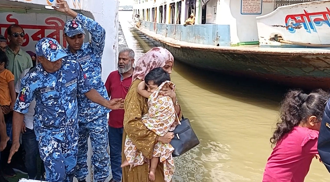 যাত্রীবাহী লঞ্চে গুরুতর অসুস্থ শিশুকে চিকিৎসা সহায়তা দিল কোস্টগার্ড