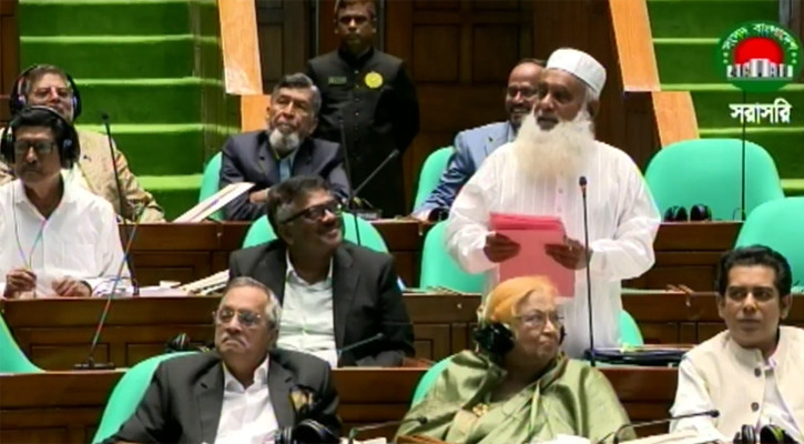 নারী এমপিদের পোশাক নিয়ে মনিরুল হকের ‘আপত্তিকর’ বক্তব্য, ‘এক্সপাঞ্জ’ করলেন স্পিকার
