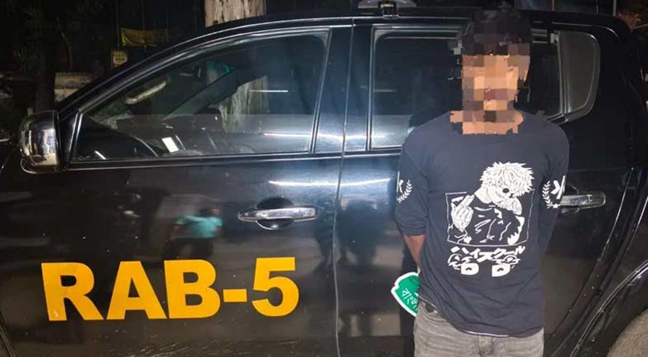 দুর্গাপুরে ধর্ষণ মামলার পলাতক আসামি গ্রেপ্তার