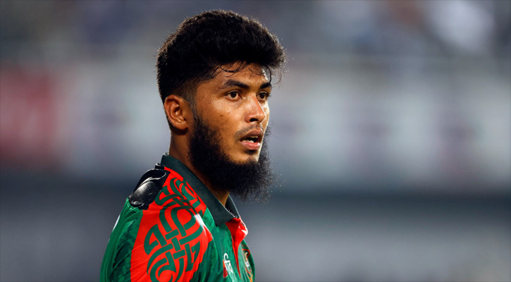 রিশাদকে না খেলানোর ব্যাখ্যা দিলেন মিরাজ
