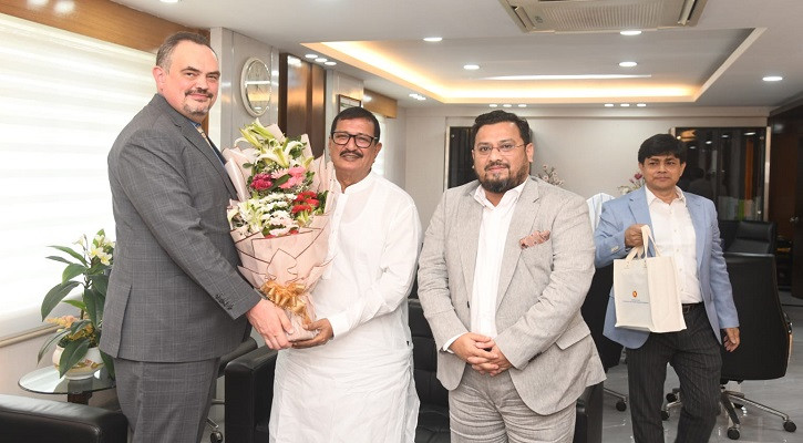 ভূমিমন্ত্রীর সঙ্গে সৌজন্য সাক্ষাৎ মার্কিন রাষ্ট্রদূতের