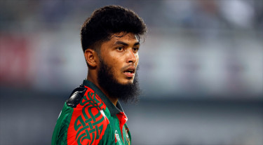 রিশাদকে না খেলানোর ব্যাখ্যা দিলেন মিরাজ