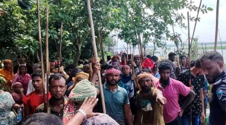 কুমিল্লায় চর দখল নিয়ে দুই উপজেলার বাসিন্দাদের সংঘর্ষ, আহত ৩০
