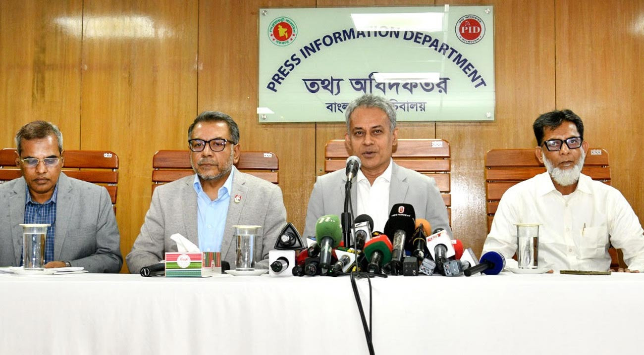 পদ্মা রেলসেতুর পিলারের গোড়া থেকে অতিরিক্ত মাটি সরানো হয়েছে: সেতুমন্ত্রী