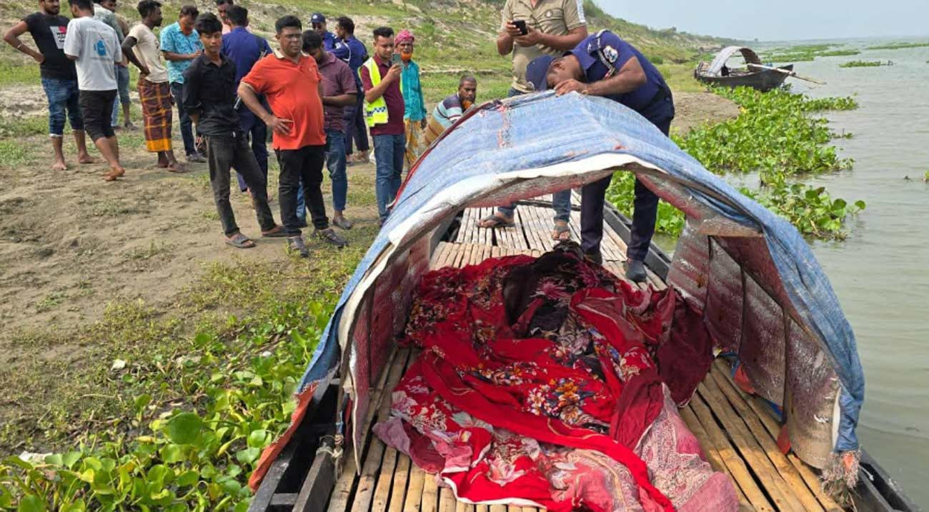 পদ্মার পাড়ে নৌকায় মিলল যুবকের গুলিবিদ্ধ লাশ