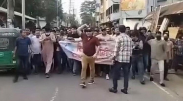সিলেটে পুলিশের ভ্যানের পাশেই আ.লীগের ঝটিকা মিছিল, আটক ৪