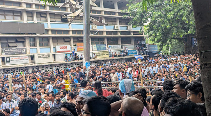 মেসিদের খেলা ঘিরে টিএসসিতে উৎসবের আমেজ