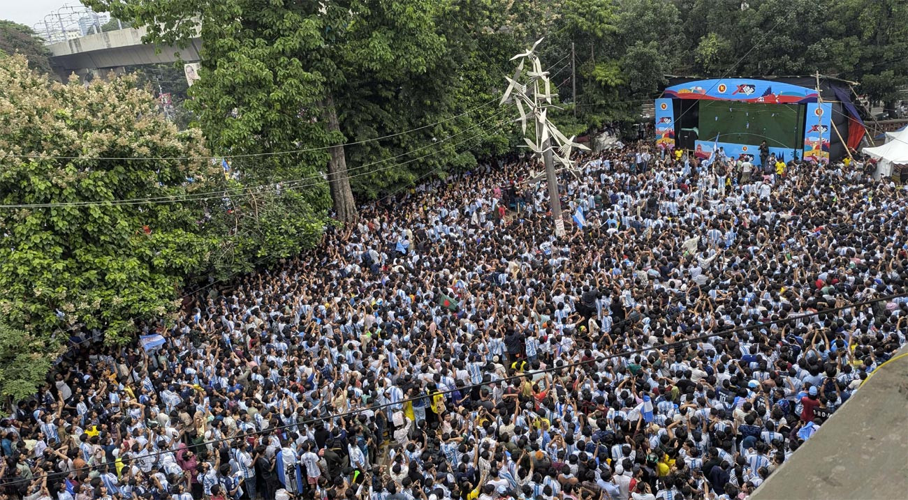 মেসির গোলে উন্মত্ত উল্লাস, টিএসসিতে তিল ধারণের ঠাঁই নেই