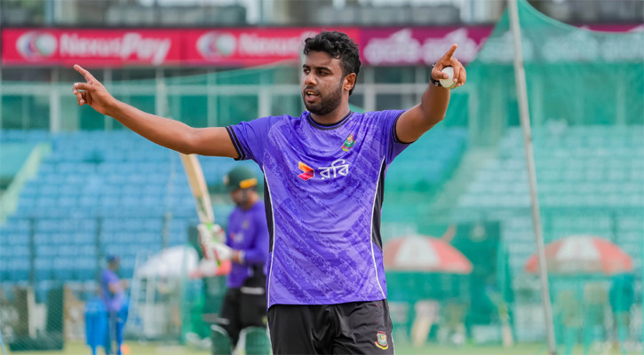সাকলাইনের অভিষেক, টস জিতে ব্যাটিংয়ে বাংলাদেশ