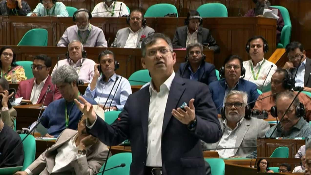 প্রবাসীদের পাসপোর্ট ফি কমানোর প্রস্তাব পর্যালোচনায়: স্বরাষ্ট্রমন্ত্রী