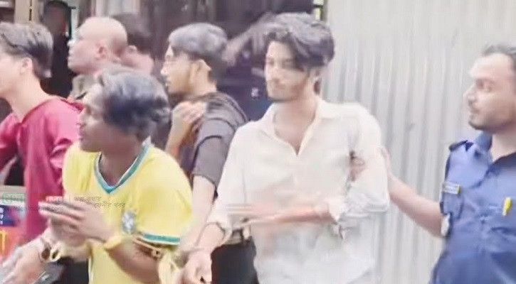 ফেনীতে আওয়ামী লীগের ঝটিকা মিছিল, আটক ৫