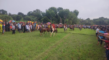 তালায় ঐতিহ্যবাহী ঘোড় দৌড় প্রতিযোগিতা