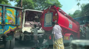 খুলনায় ত্রিমুখী সংঘর্ষে আহত ৮