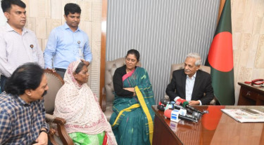 ভাইরাল লাইলী বাউলকে ৩ লাখ টাকা দিলেন সংস্কৃতি মন্ত্রী