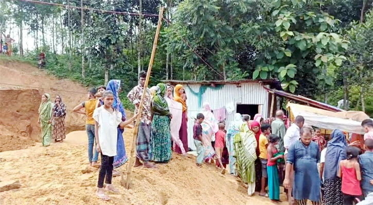 মাটি চাপা পড়ে কিশোরের মৃত্যু