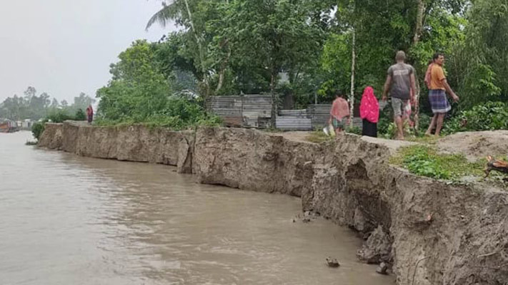 ১০৭ কিলোমিটার বেড়িবাঁধ ঝুঁকিপূর্ণ, খুলনার উপকূলে উদ্বেগ