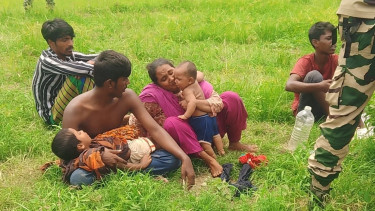 রৌমারী সীমান্তের শূন্যরেখা থেকে ৫ দিন পর ৪ বাংলাদেশিকে থানায় হস্তান্তর