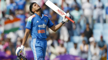 কোহলিকে ছাড়িয়ে গিলের নতুন রেকর্ড
