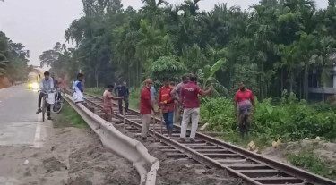 ১২ ঘণ্টা পর কুড়িগ্রামের সঙ্গে রেল যোগাযোগ স্বাভাবিক