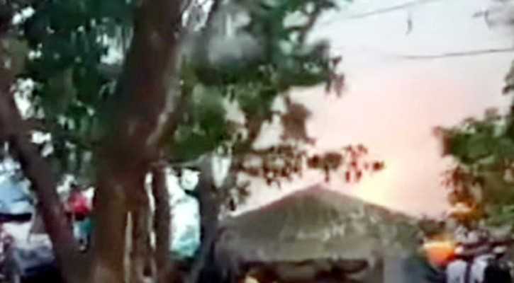 বাঁশখালীতে আগুনে পুড়ল ৫ বসতঘর