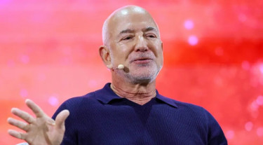 এআই মানুষের বিকল্প নয় বরং বাড়াবে কর্মসংস্থান: জেফ বেজোস