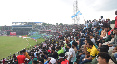 ফুটবল বিশ্বকাপের ভিড়েও সাগরিকা দেখাল ক্রিকেটের উন্মাদনা