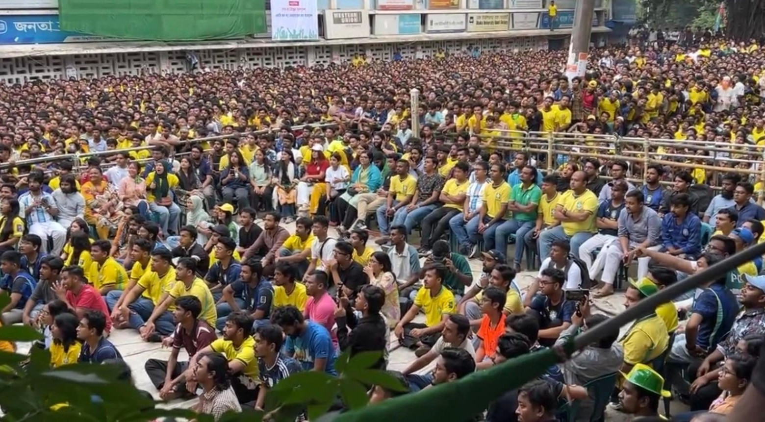 হাইতিকে উড়িয়ে টিএসসিতে ব্রাজিল সমর্থকদের বাঁধভাঙা উল্লাস!
